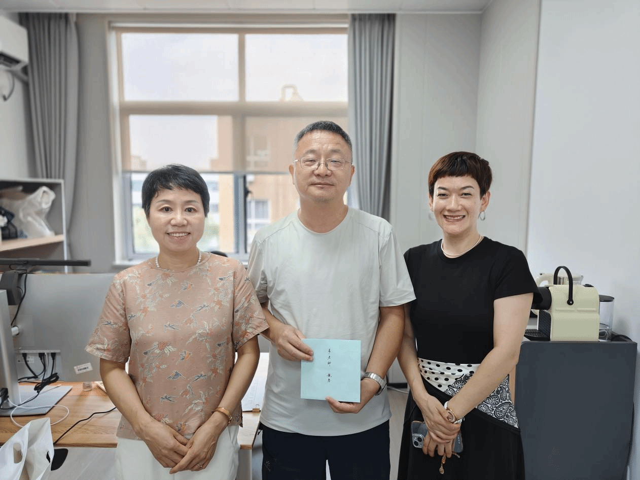 怦然“新”动，感恩有“您”——教师节撞上迎新日，成人av
上演暖心“连环call”！